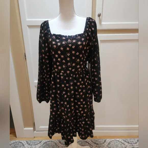 Celebrity Pink Floral Black Dress NWT - Picture 3 of 14